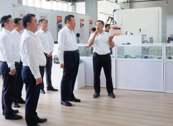 湖北省副省长程用文莅临翔明激光调研指导
